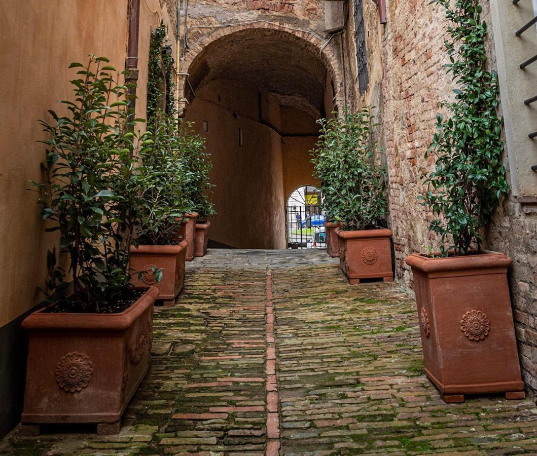 Domus Nannini Spa - L' Arco Di Matteotti Сиена Экстерьер фото